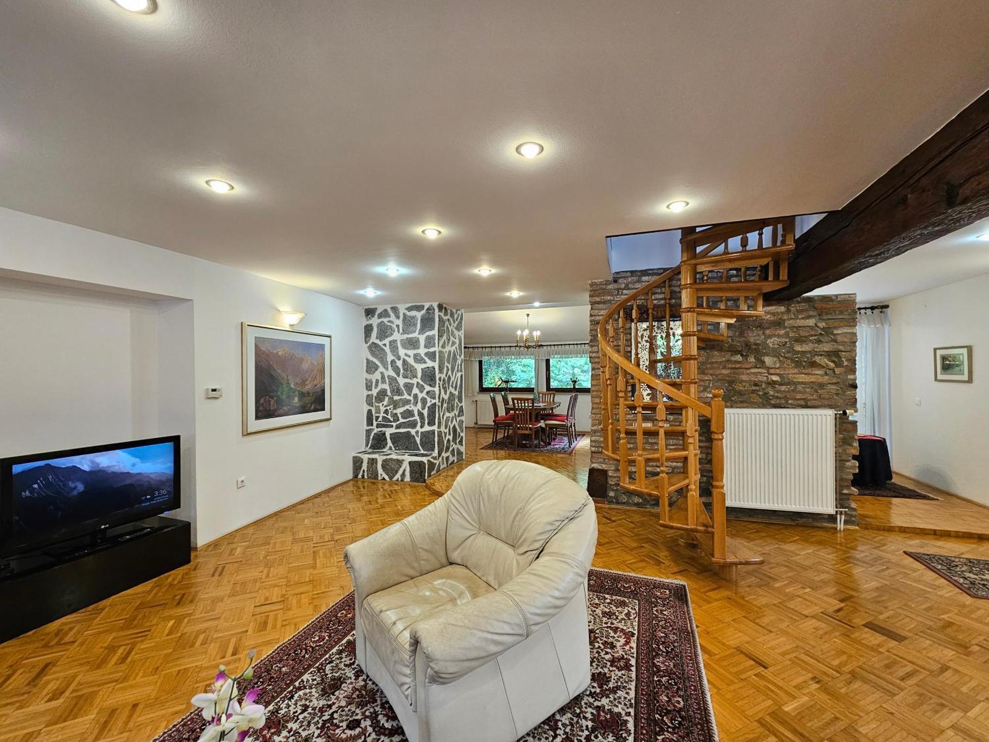 Apartment Nina With Private Terrace Tour As Любляна Экстерьер фото